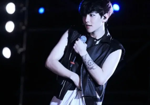 边伯贤帅气照片曝光  伯贤即将出演《Roommate》