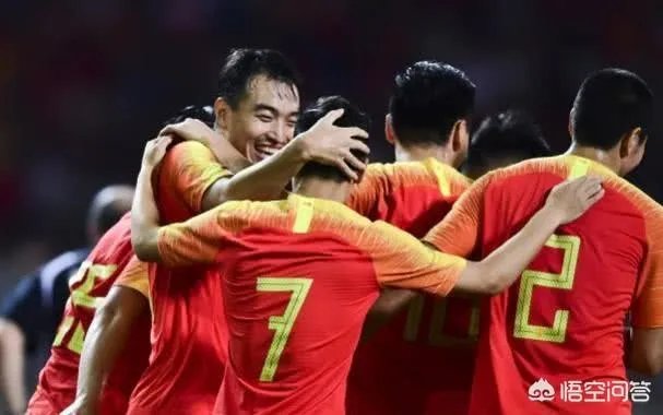 如何评价亚洲杯男足取得首胜后，中国球迷赛后主动清理观众席垃圾的行为？