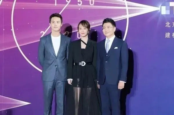 北电校庆：杨紫脸肿反被关晓彤的腿衬托成笑话吗