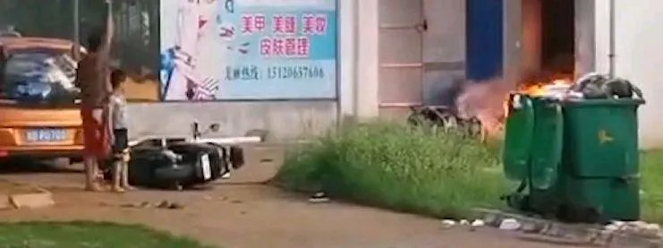 6岁男童惨遭父亲追杀？消防员如何救的男童？