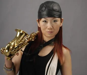 李玉刚隐藏多年的老婆来头不小，岳父背景更是了不得，难怪不公开，是谁呢？