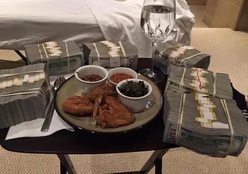 视频博主炫富被批后纷纷道歉删视频，炫富是一种什么行为？