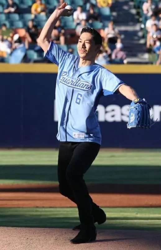 粉丝收到林志玲最新慈善年历，家暴离婚传闻破了吗？