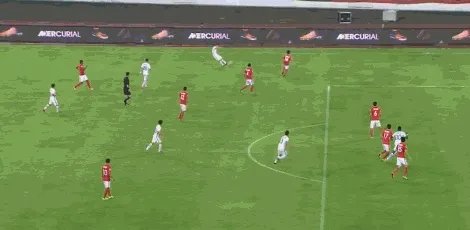 你看过的哪场足球比赛堪称一个人的表演赛？