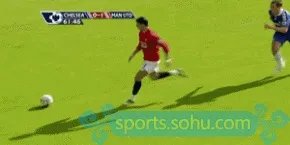 c罗队友进球为啥举手