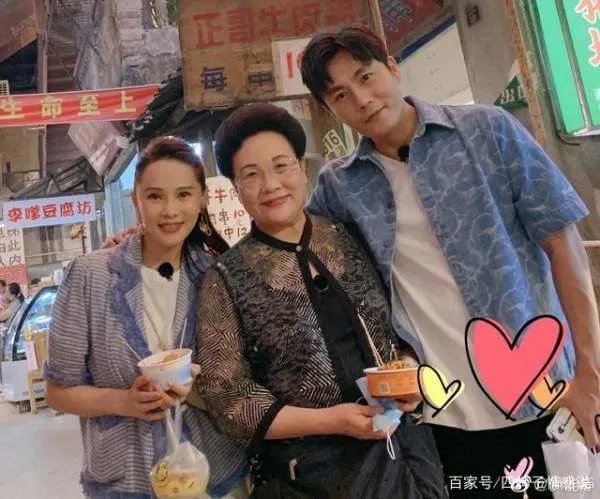 伊能静跟老公翻脸，在婆婆面前哭成泪人，网友却说她活得通透，为什么？