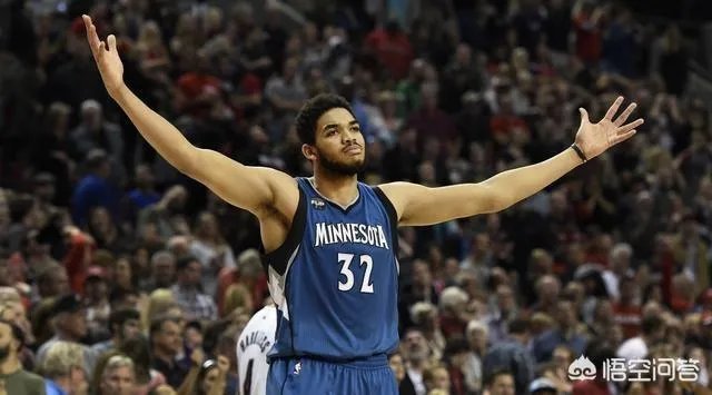 对于本赛季唐斯和恩比德的对位表现怎么看？