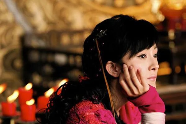 杨幂为什么被人称呼杨臭脚？