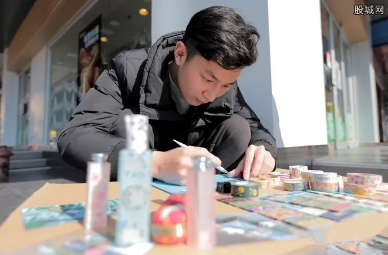 口红贴膜 90后帅哥给口红贴膜收入高