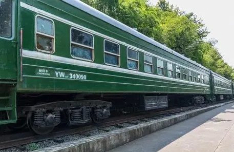 今起铁路客票预售期临时调整为5天，这是为了配合疫情防控吗？