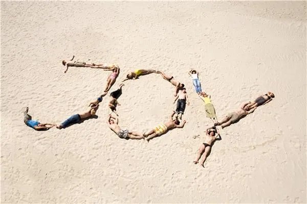 美国人都喜欢晒日光浴，这与当地的习俗有关吗？