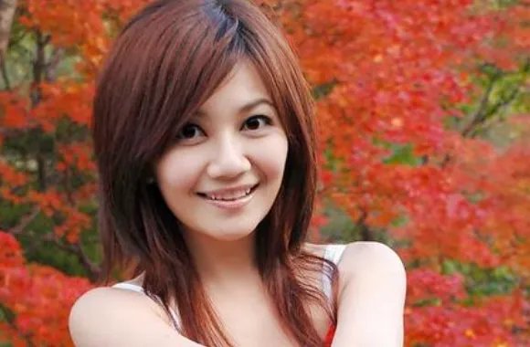 梁静茹承认与总裁男友分手，他们的这段恋情为何走不下去了？