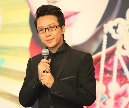 李玉刚隐藏多年的老婆来头不小，岳父背景更是了不得，难怪不公开，是谁呢？