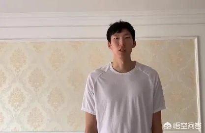 世界杯首战，中国男篮球员周琦拼到抽筋，如何评价周琦的拼搏精神？