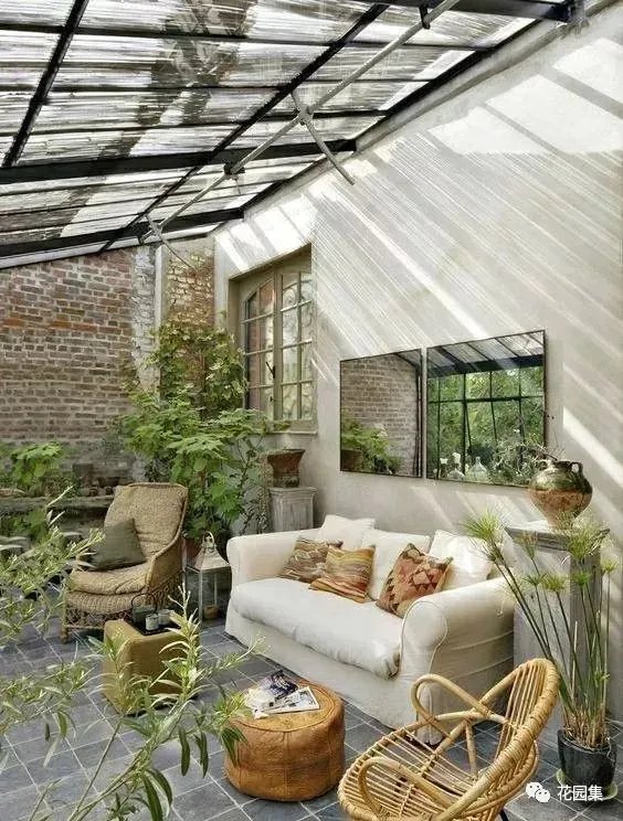 花园里有一间阳光房,美了这个灿烂的季节