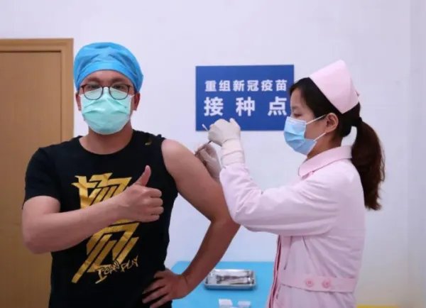 世卫称年底前结束疫情不现实,你打新冠疫苗了吗?