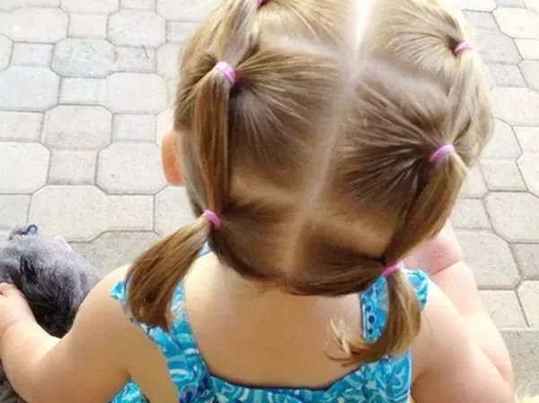 戚薇女儿为啥总是扎俩丸子头？看到她散头发照片后，瞬间懂了！这是为何？