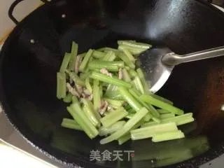 药芹炒肉丝