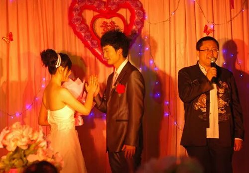 证婚人与主婚人的区别 证婚人与主婚人应该由谁担任