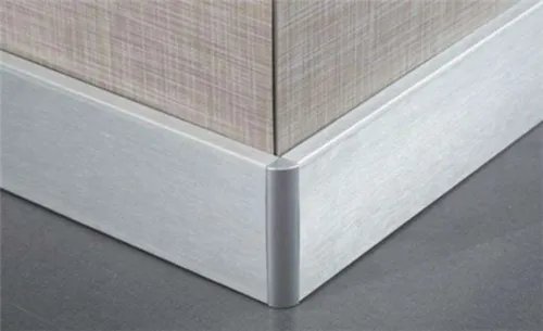 踢脚线打白胶还是透明的胶