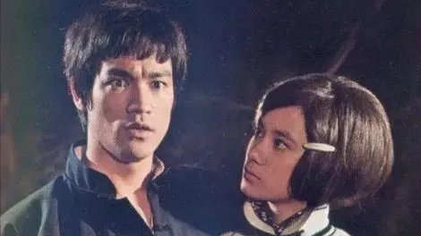 曾是李小龙前女友，向华强前妻的丁佩，如今近况如何？