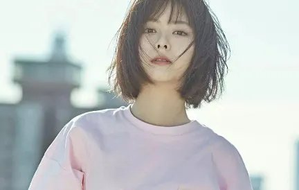 30岁谭松韵被曝结婚后又离婚,明星的感情生活为何一直备受关注?