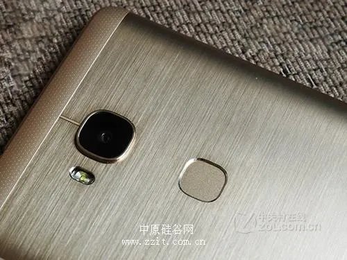 千元旗舰高配全金属 荣耀畅玩5X售1599