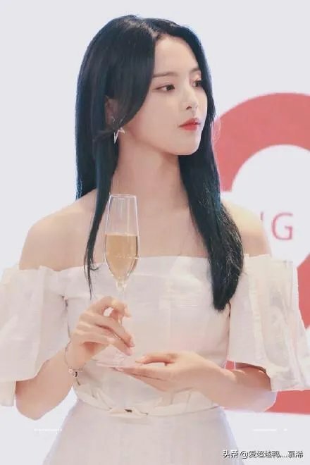 气哭孟美岐的“划水怪”陈姝君，真的能幸运成为第二个杨超越吗？