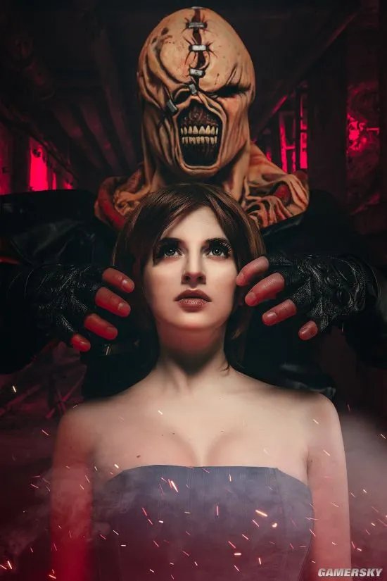 《生化危机3》吉尔COS 性感短裙大战追踪者