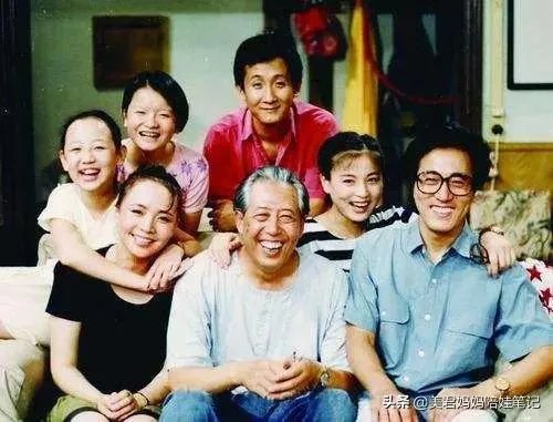 经济能力一般，只能自己带娃，生二胎的后悔吗？