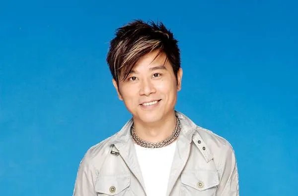 伍思凯的《爱与愁》 歌词