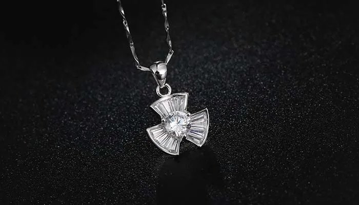 蓝宝石是蓝色的吗 蓝宝石是不是蓝色的