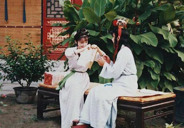 晴雯撕扇情节概括