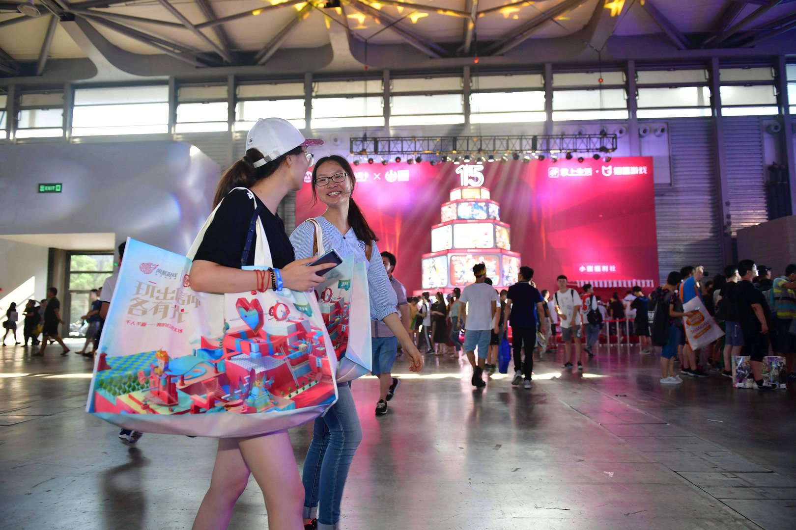 真人娃娃机到底有多好玩?不看SG只求当个娃娃夹走福利