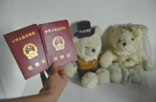 怎么p结婚证照片 结婚证照片可以修图吗