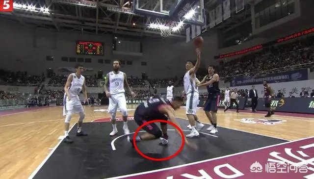 易立公开致歉易建联，称并非故意，阿联回应“要是故意的，我当场回击了”，对此你如何评价？