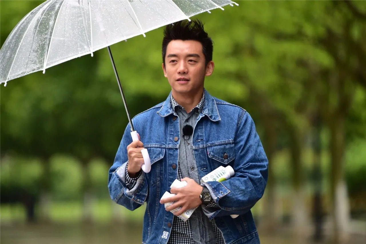 郑恺回应火锅店涉抄袭，疑似甩锅给品牌管理？