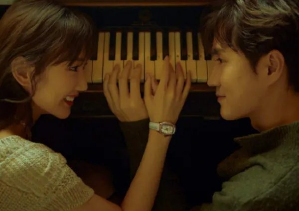 毛晓彤杨玏拍摄曝光,俩人共饮一杯饮料像真情侣,他们是否有情感发展前景?