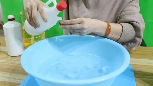 玻璃用什么擦干净