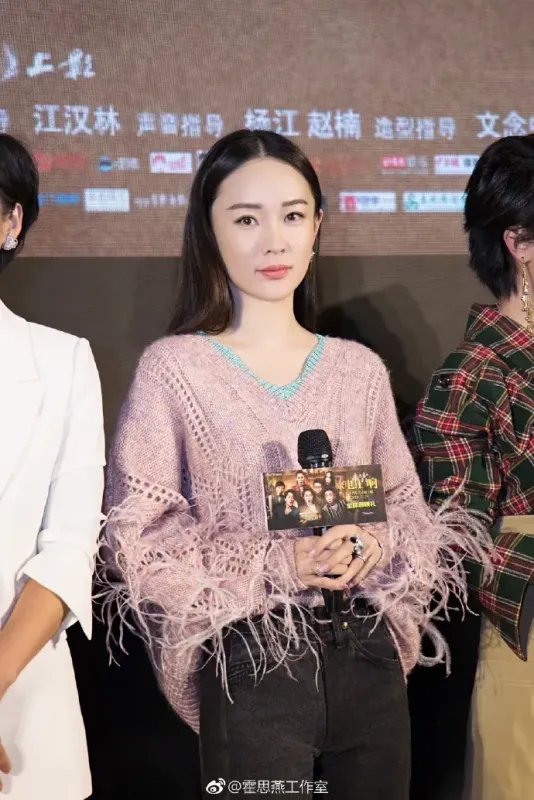 霍思燕庆生现场曝光，嗯哼送妈妈手绘贺卡好温馨，这一家的氛围如何？