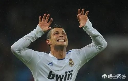 c罗队友进球为啥举手