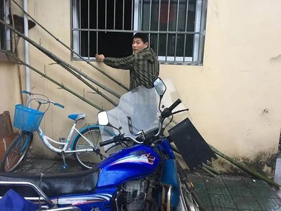 湖北辅警为何掰防盗窗救人？