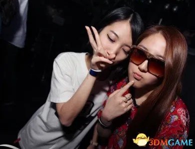 韩国夜生活实录：啃胸摸乳黑丝 白富美这样炼成