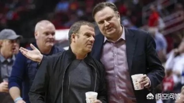 小里弗斯和保罗以及大部分火箭队球员都发生过矛盾和冲突，为什么火箭还要签约他？