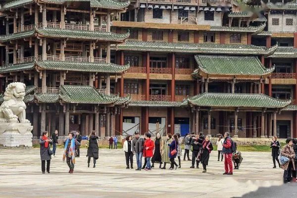 贵州独山县负债400亿，为何会花2亿建世界级建筑？