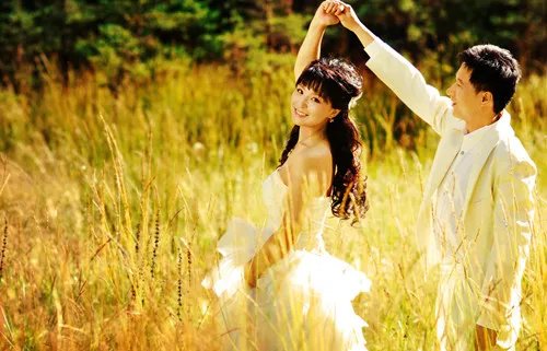 南京婚纱摄影价格一览表  南京拍婚纱照怎么省钱