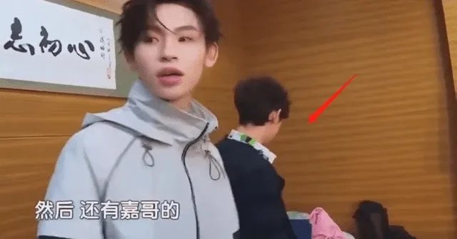 天涯八卦何炅私下人品 何炅收礼事件始末收礼现场曝光动作熟练