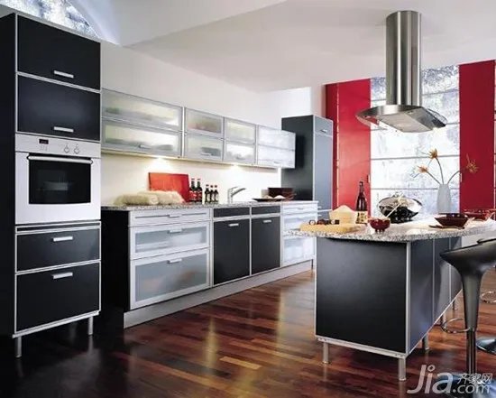 UV烤漆门板与传统烤漆门板有什么区别