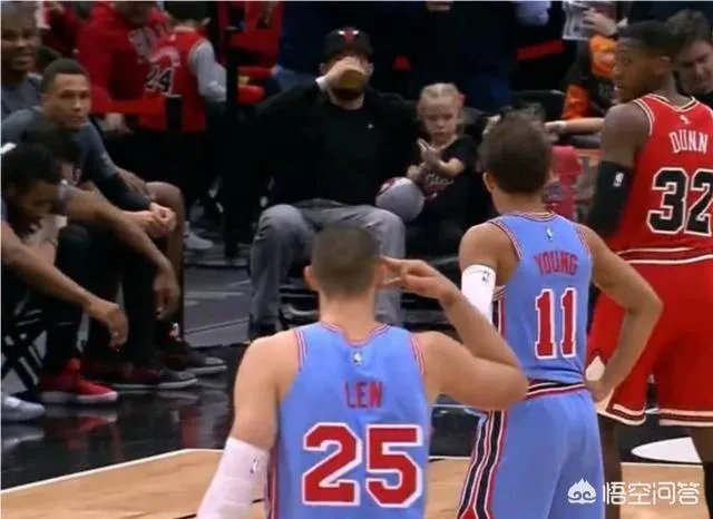 看一眼马刺替补席扭头就跑, 小学生用生命演绎装X, 结果呢?