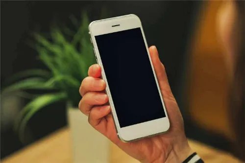 手机黑屏怎么办 手机黑屏开不了机的处理方法